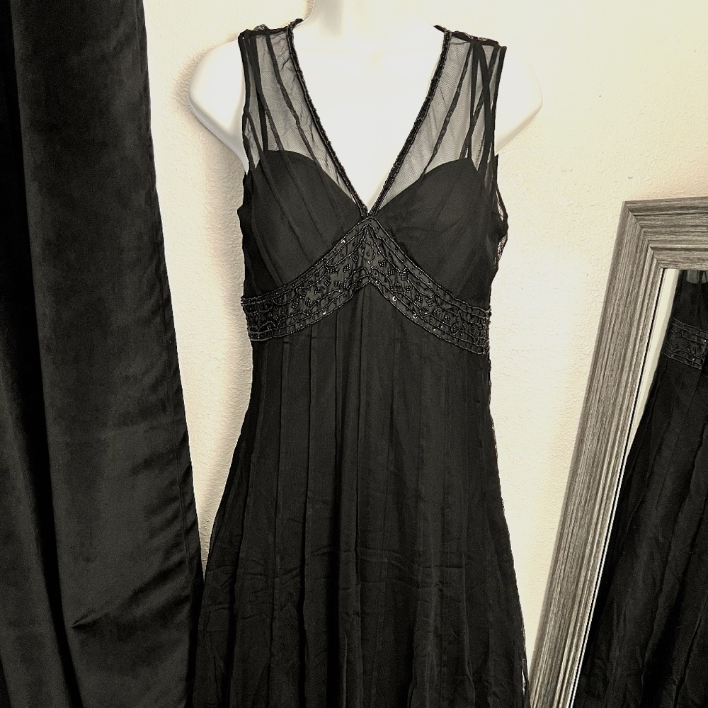White House Black Market Special Occasion Dress Beaded Size 8